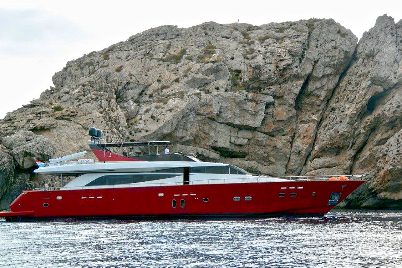 Yacht FIGI, Couach CHARTERWORLD Luxury Superyacht Charters